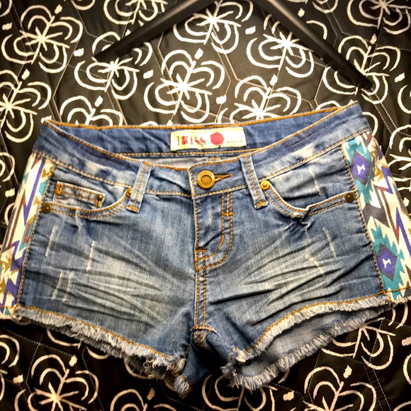1st Kiss Pants - 1st Kiss Printed Cutoff Shorts